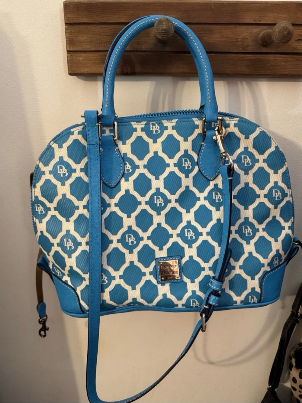 Dooney & Bourke Blue/White Chevron HANDBAG.